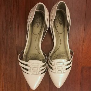 Light pink, pointed-toe flats
